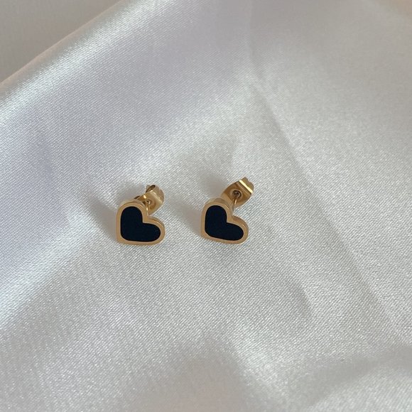 [14K Gold Plated] Black Heart Shaped Stud Earrings - Picture 2 of 9